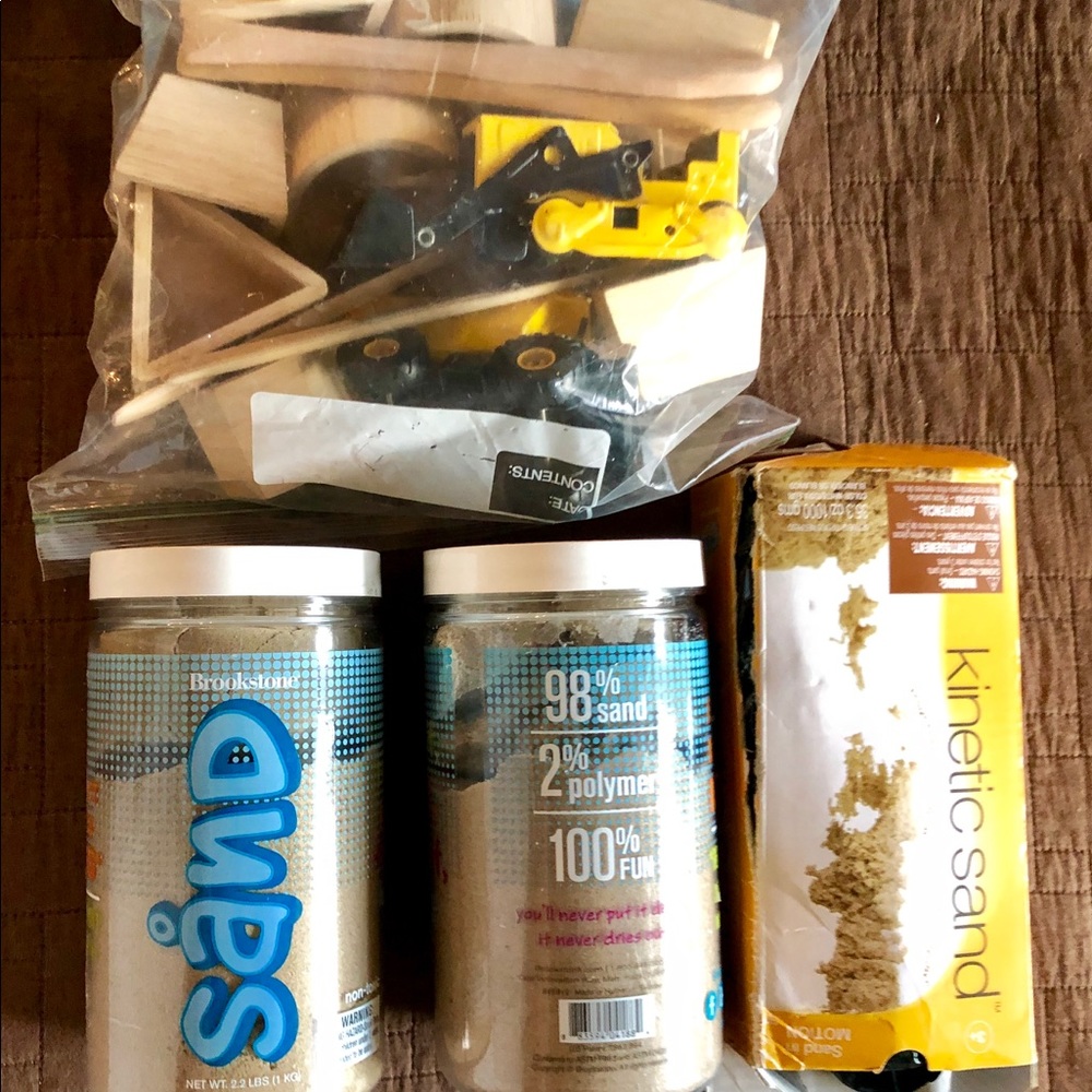 **sold** Bundle of kinetic sand and accessories